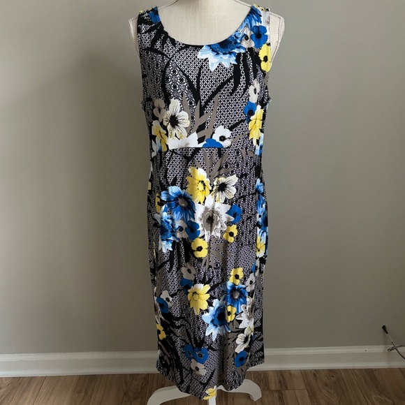 JM Collection Dresses & Skirts - Floral Shift Dress Blue and Yellow Flowers